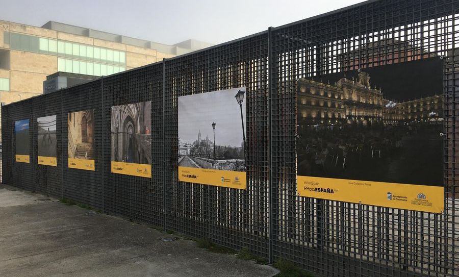 Algunas de las imágenes que se encuentran expuestas en el patio del DA2