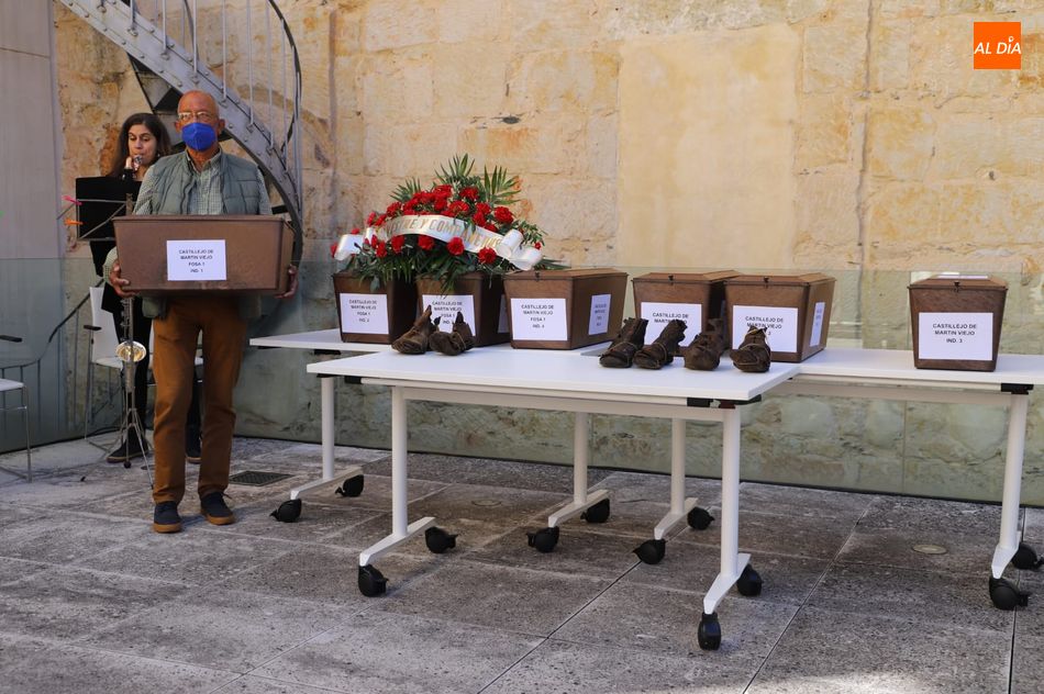 Recogida de los restos de Silvestre López López, vecino de Ciudad Rodrigo. Foto de Lydia González