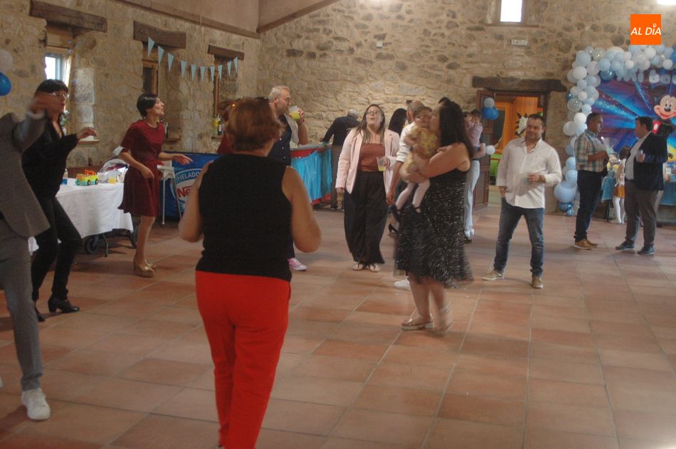 Foto 6 - Una gran fiesta en Cipérez para celebrar el bautizo de Isaac Hernández