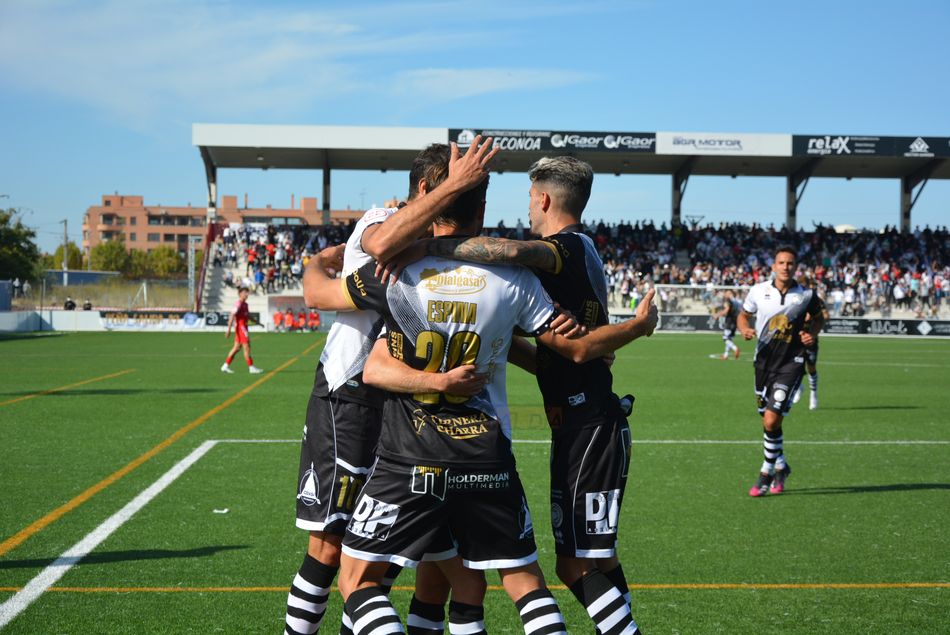 Celebración del primer gol de Unionistas / Vanesa Martins