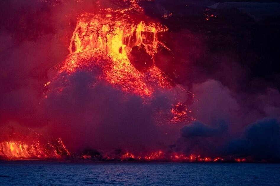 Colada de lava llegando al mar. Foto: EP/IEO CSIC