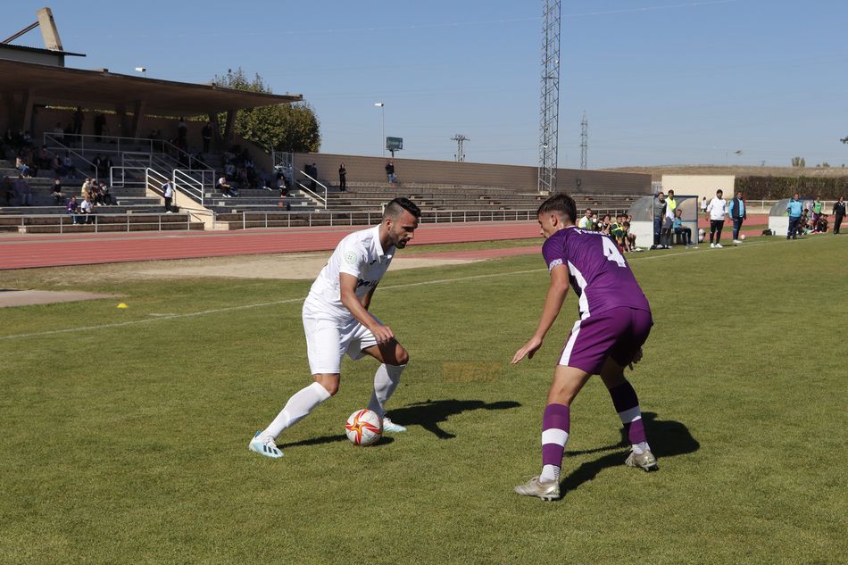 Una jugada por banda en Las Pistas / Guillermo Collantes