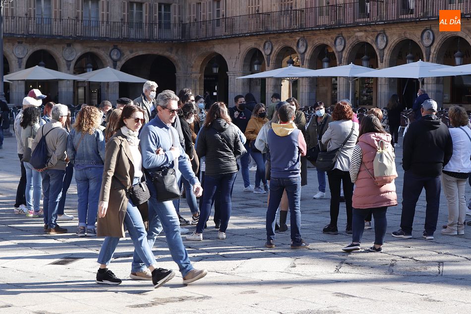 Miles de turistas han pasado por Salamanca en el Puente del Pilar - Fotos: Guillermo García