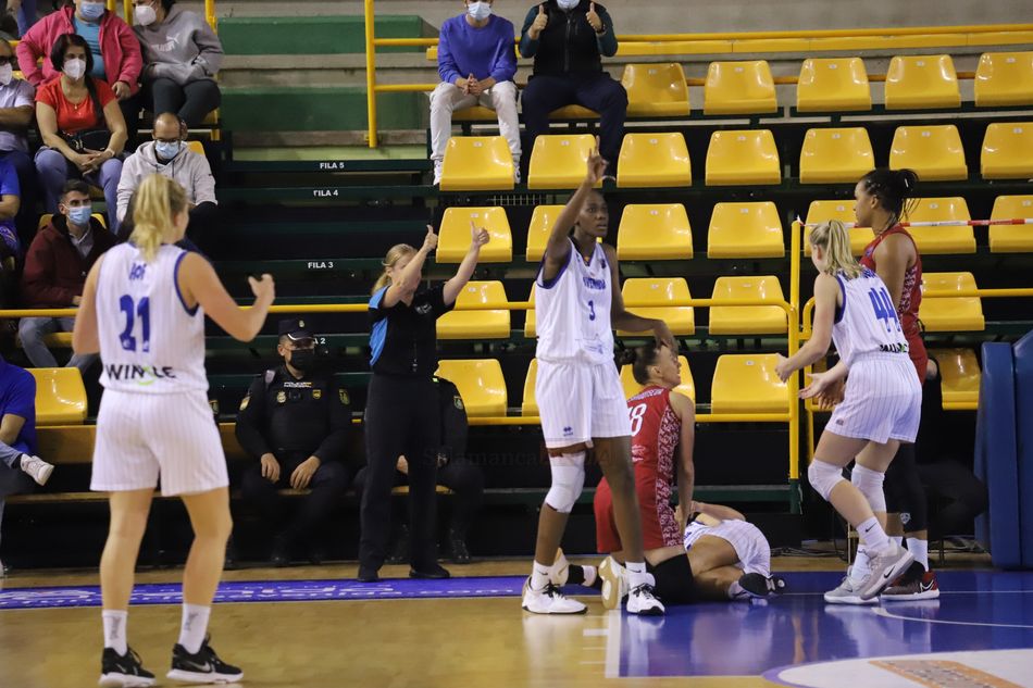 Encuentro entre las charras y el MBA Moscú / Lydia González