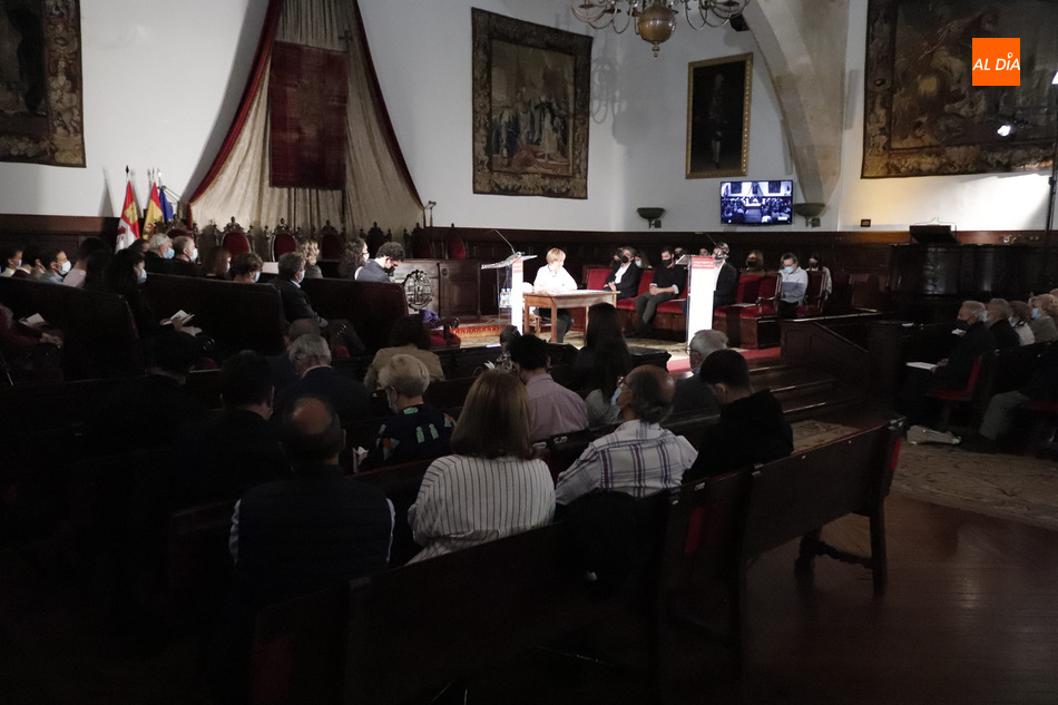 Un momento del acto literario en homenaje a Unamuno en el Paraninfo de la Universidad