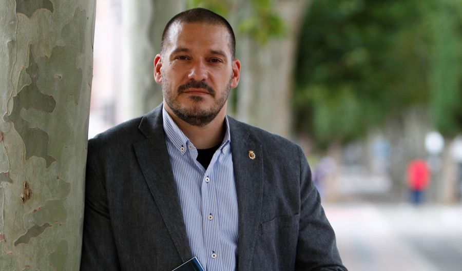 Luis Jesús Esteban Lezáun, comisario de la Policía Nacional en Salamanca y escritor