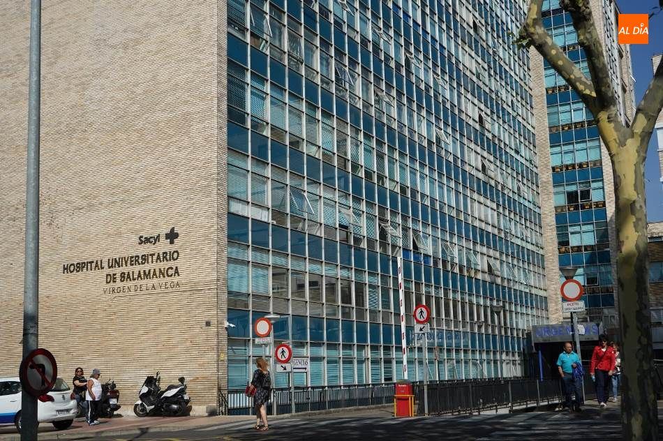 Edificio del antiguo hospital Virgen de la Vega que se adaptará para consultas externas