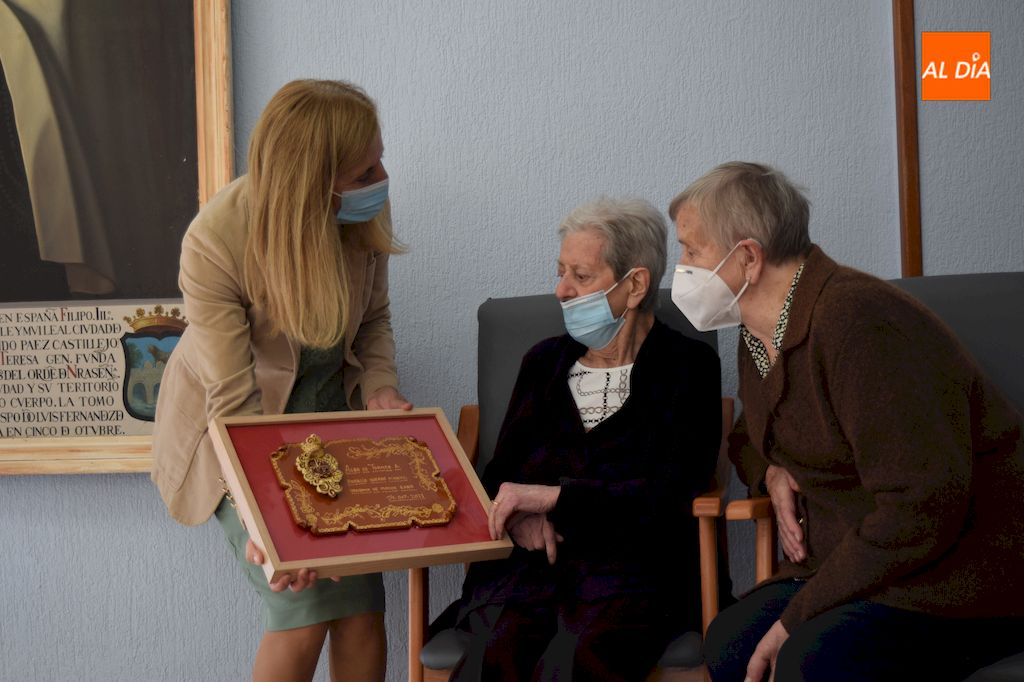 Foto 5 - Rosalía Dueñas recibe un homenaje por ser la persona de mayor edad de Alba de Tormes