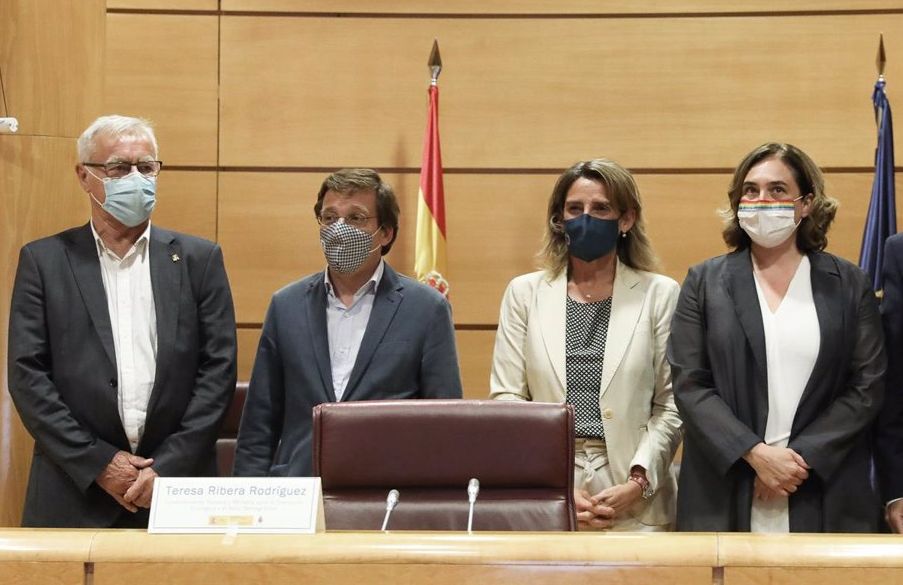 El alcalde de Valencia, Joan Ribó; el alcalde de Madrid, José Luis Martínez-Almeida; la vicepresidenta tercera y ministra para la Transición Ecológica y el Reto Demográfico, Teresa Ribera; la alcaldesa de Barcelona, Ada Colau. Foto de Marta Fernández Jara