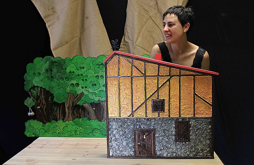 Esta obra, dirigida por Fernando Saldaña e interpretada por Noelia González, está basada en el texto de los Hermanos Grimm