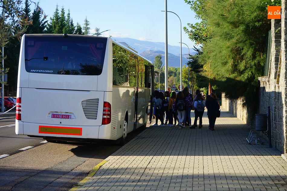 Foto 1 - El Ayuntamiento de Guijuelo ofrece una nueva convocatoria becas de transporte para estudiantes
