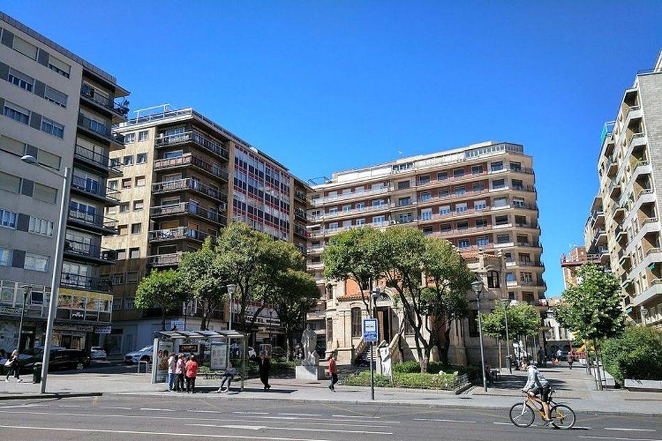 Antes de cerrar la venta con otros potenciales interesados, el inquilino, y así lo recoge la Ley de Arrendamientos Urbanos (LAU), tiene derecho de adquisición preferente