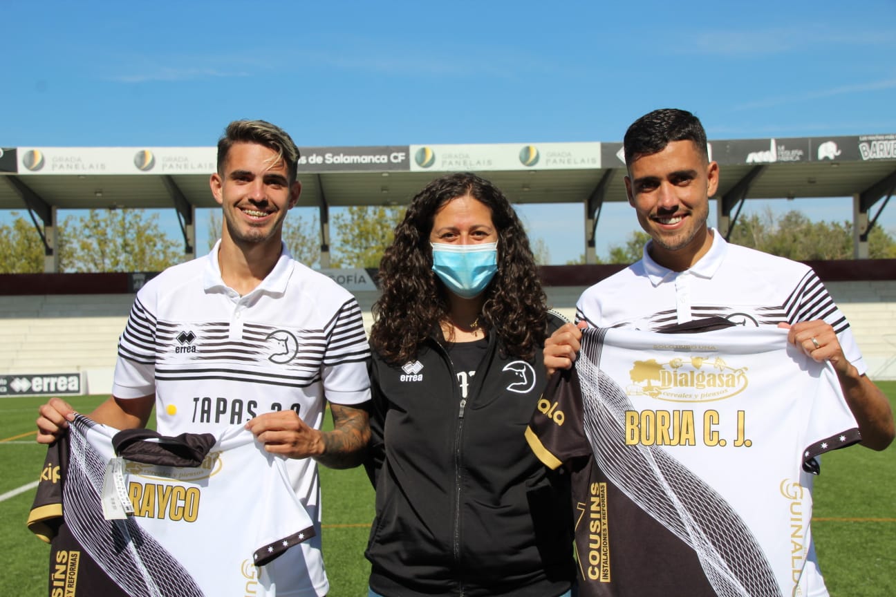 Rayco y Borja, con una miembro de la Federación de Peñas de Unionistas / FPUnionistas