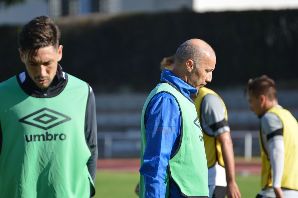 Calderón pasa por detrás de Arencibia / Carlos Cuervo