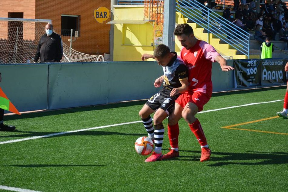 Íñigo, ante el Tudelano / Vanesa Martins
