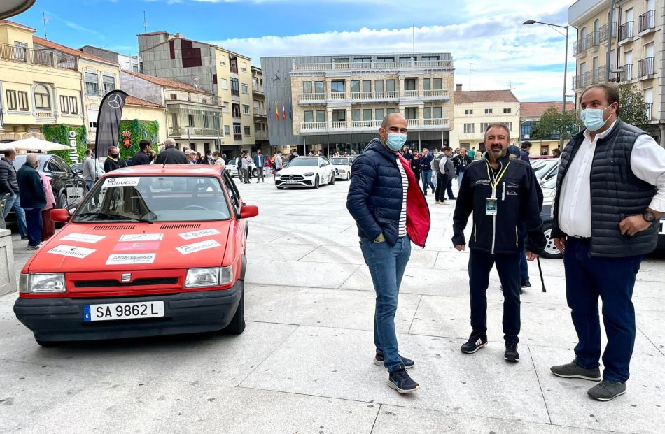Representantes municipales en la salida del Rally - Ayto. Guijuelo