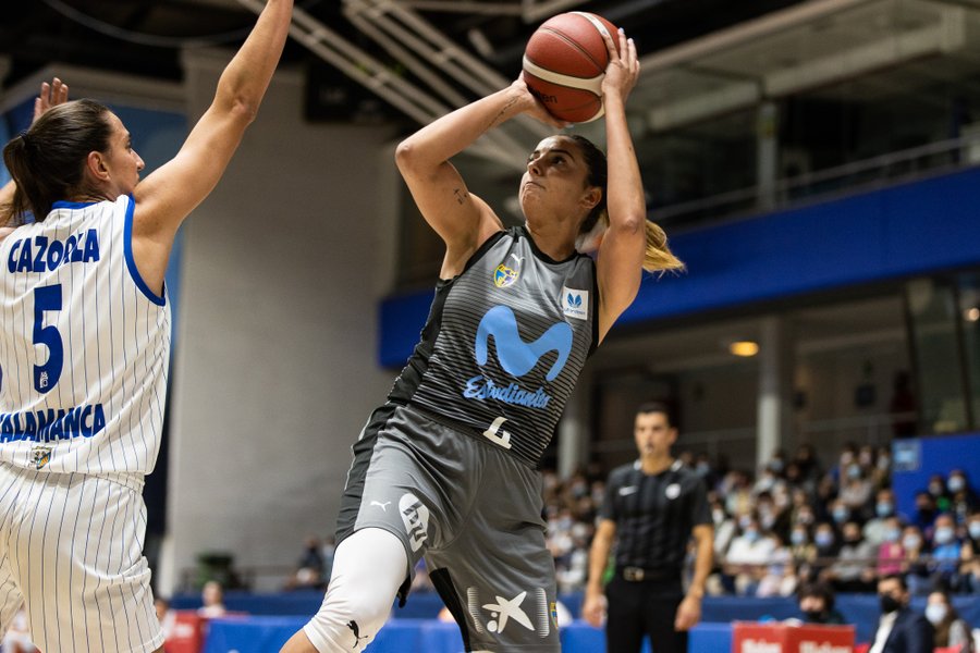 Cazorla intenta taponar / Movistar Estudiantes