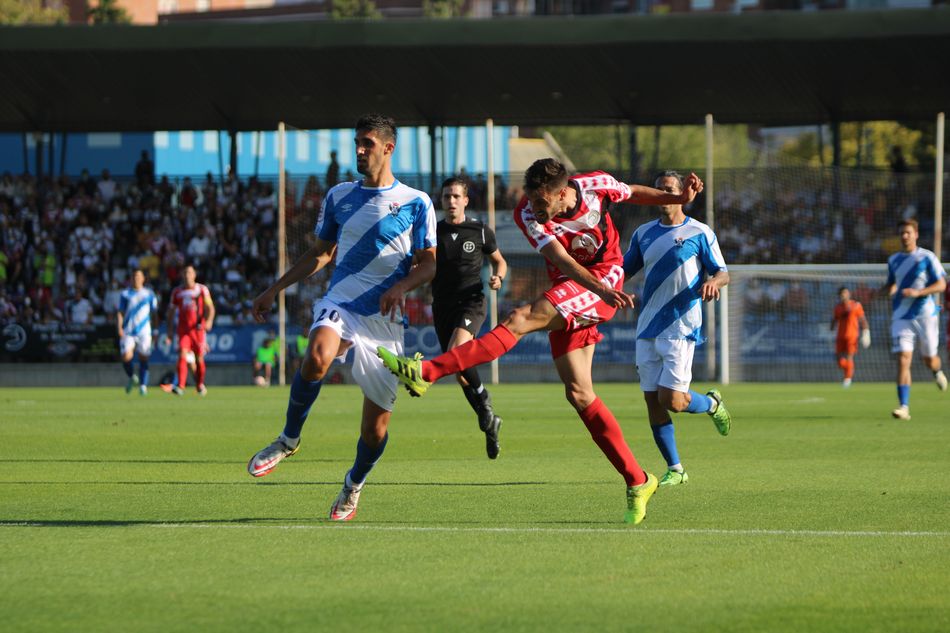 De Miguel realiza un tiro / Unionistas CF