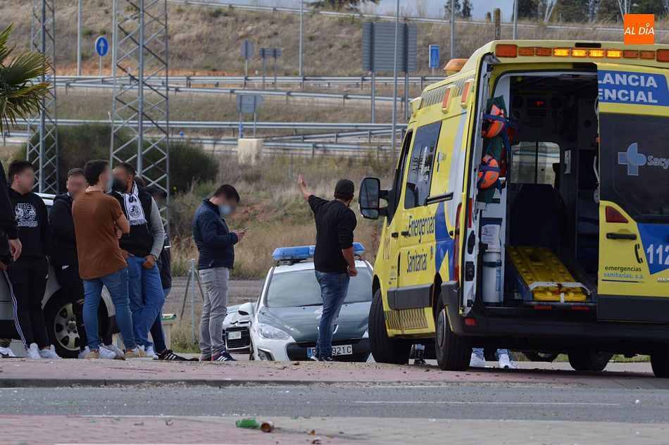 Un aficionado del Salamanca tuvo que ser atendido tras la pelea / Guillermo García