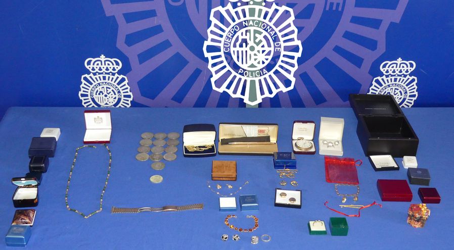 Parte del material recuperado en esta operación policial