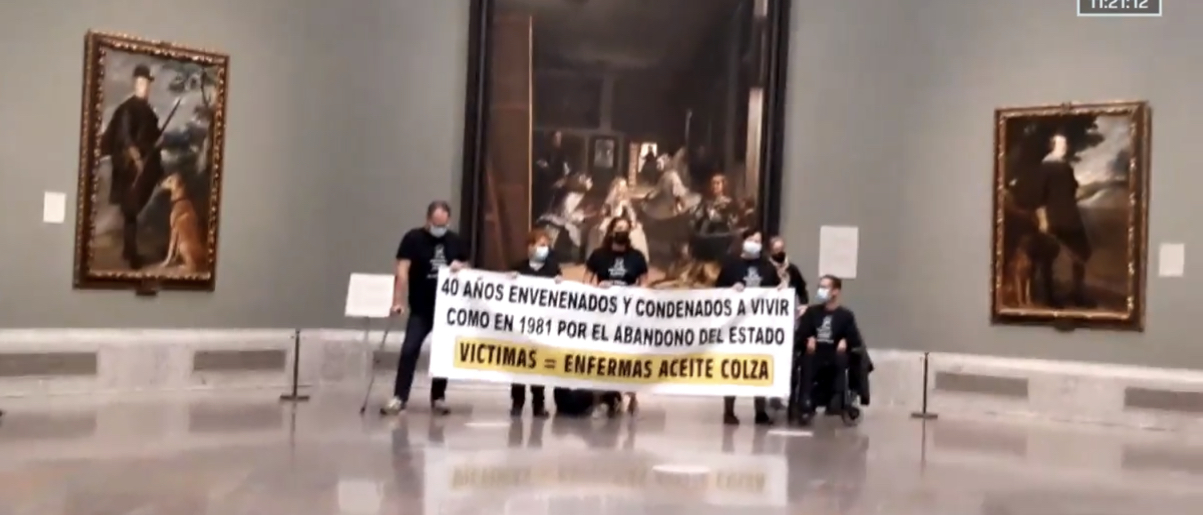 Víctimas de la colza, entre ellas Miguel Ángel Sánchez, se encerraban en el Prado para exigir reunirse con Pedro Sánchez