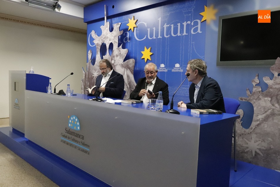 Un momento de la presentación de Encrucijadas, libro de Marcelo Noboa, en la Sala de la Palabra