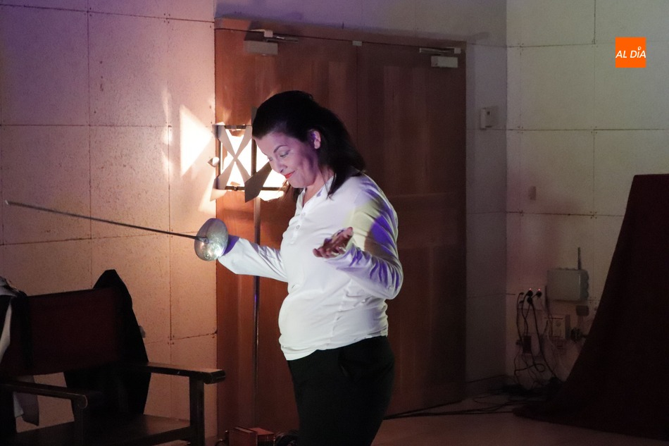 Un momento de la representación de Soñando Dulcinea, en la Casa de las Conchas