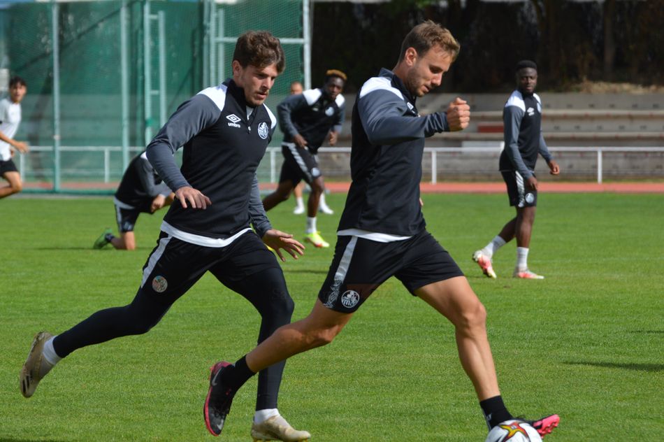 Carmona, ante Amaro, con Liam de fondo / Carlos Cuervo