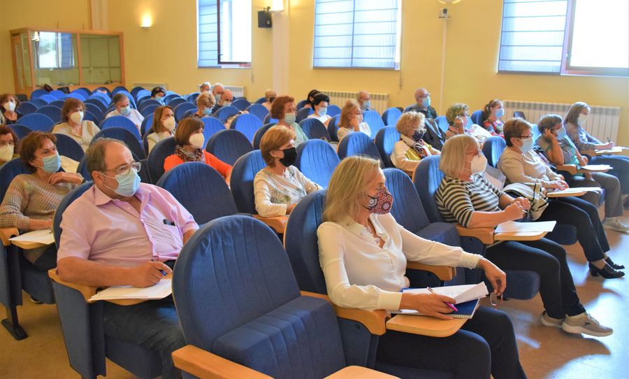 Inicio de las clases presenciales de la Universidad de la Experiencia en la USAL. Foto USAL