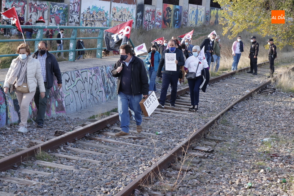 La marcha ha discurrido por un tramo cerrado de la Vía de la Plata