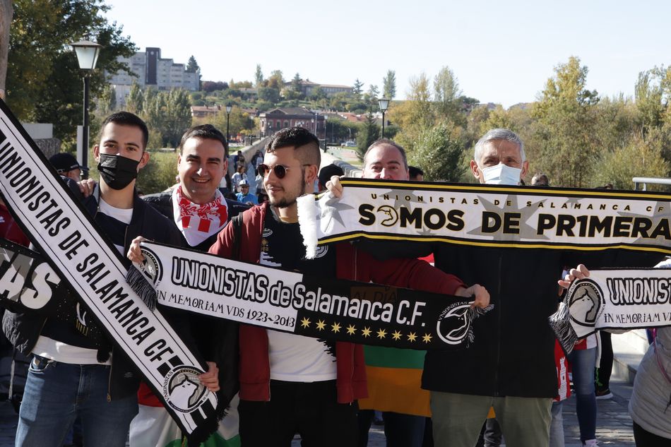 Foto 6 - La fiesta del fútbol popular de la gente de Unionistas y la SD Logroñés ya se vive en Salamanca