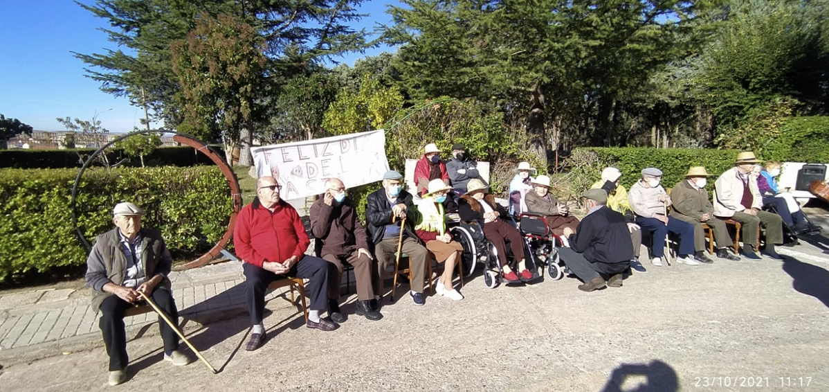 La residencia El Cerro de Macotera celebraba una animada castañada
