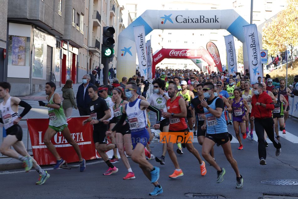 Cerca de mil corredores tomaron la salida en la carrera competitiva / Guillermo García