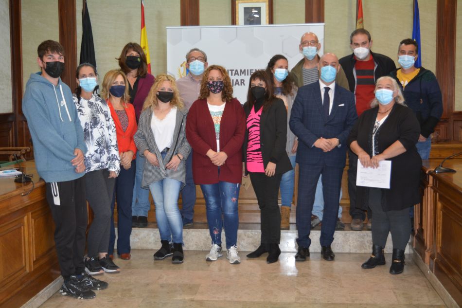 Foto de familia diplomados, docentes y autoridades - Ayto. Béjar