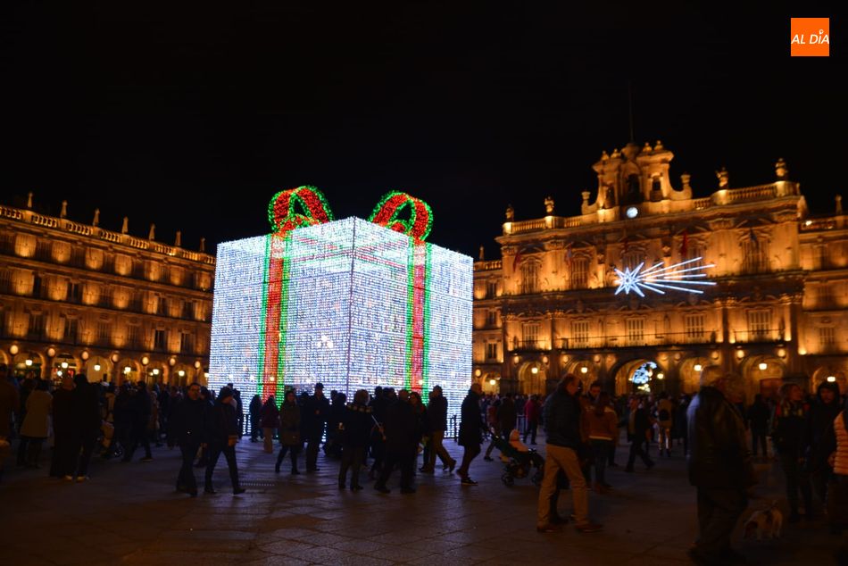 Este año la Plaza Mayor no tendrá la gran caja de regalos, sino un campaña gigante