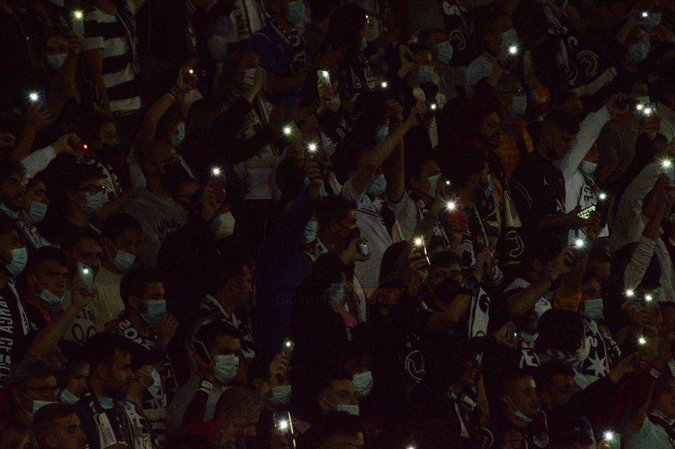 Linternas en el Reina / Guillermo García