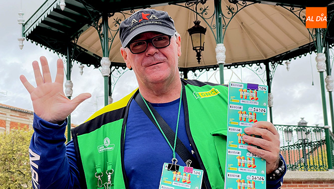 Florencio Martín Iglesias es el vendedor de la ONCE que entregaba el cupón premiado con 100.000 euros esta pasada semana