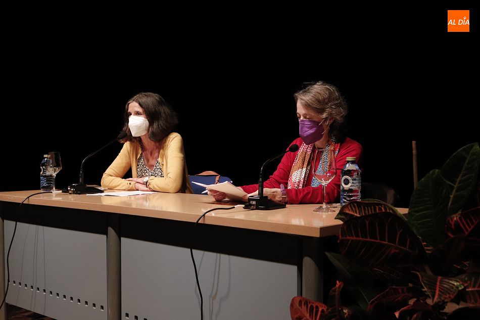 La escritora Marta Sanz participó en el encuentro literario en la Biblioteca Torrente Ballester - Fotos: Guillermo García