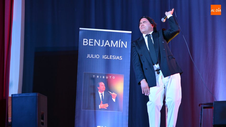 Julio Iglesias aterriza en Lumbrales con notable éxito dos meses después