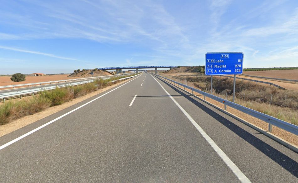 Cuatro heridos tras el impacto de un turismo con la mediana en la A-66