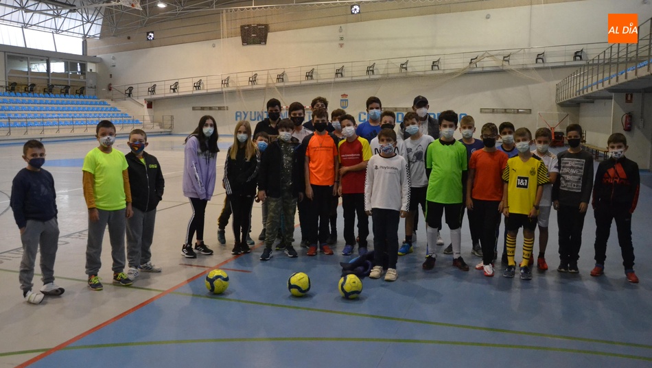 Foto 6 - La Escuela Municipal de Fútbol Sala regresa a los entrenamientos tras 20 meses de parón