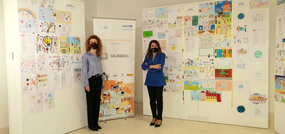 La concejala de Familia e Igualdad de Oportunidades, Ana Suárez, junto a la concejala de Educación, María Victoria Bermejo - Ayto. Salamanca