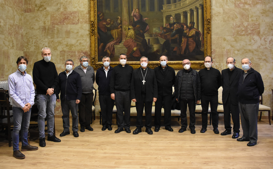 Encuentro del nuevo obispo electo de Salamanca con el colegio de consultores 