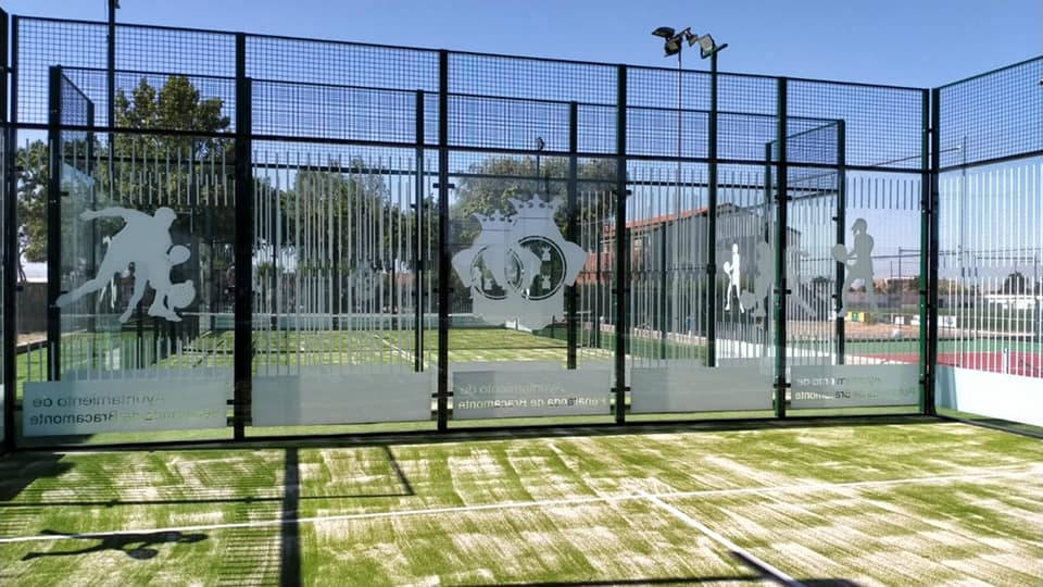El techado de las pistas de padél será uno de los puntos a debate en el próximo Pleno de Peñaranda. Archivo