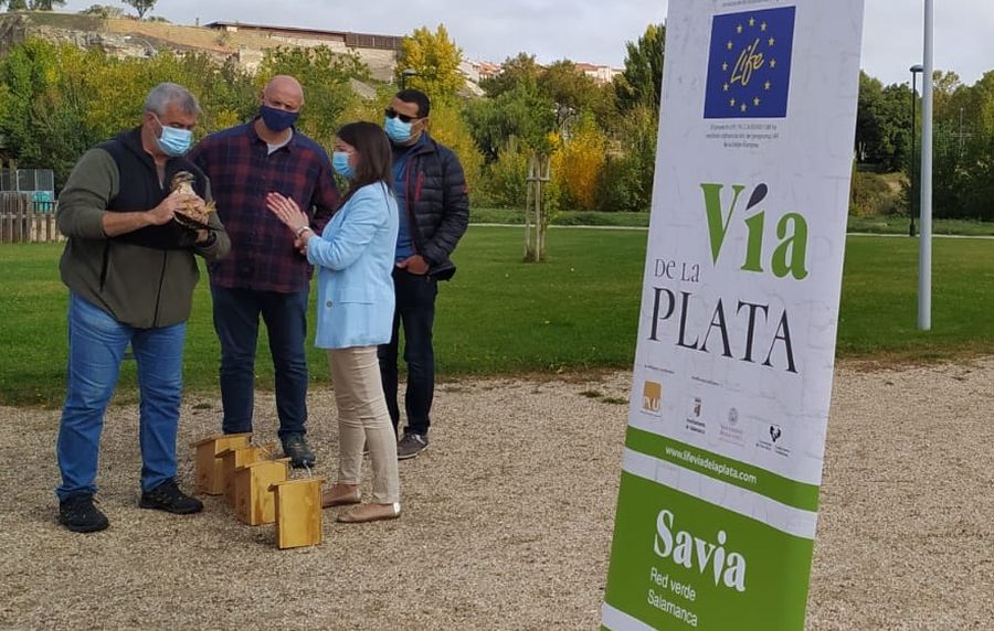 Miryam Rodríguez, concejal de Medio Ambiente, en una iniciativa anterior con integrantes del Centro de Educación Ambiental (CEA) Lorenzo Milani