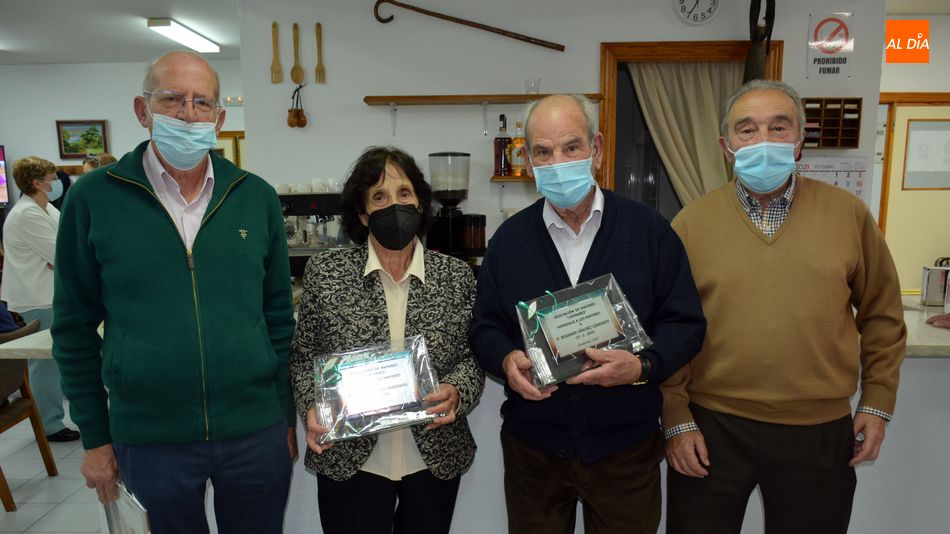 Uno de los matrimonios homenajeados con el presidente actual y el anterior / E. Corredera