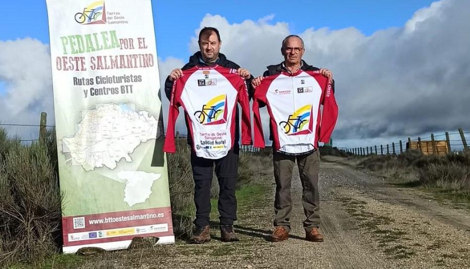 De iz. a der., José María Gómez, coordinador del equipo, y José María Herrero, presidente de Adezos