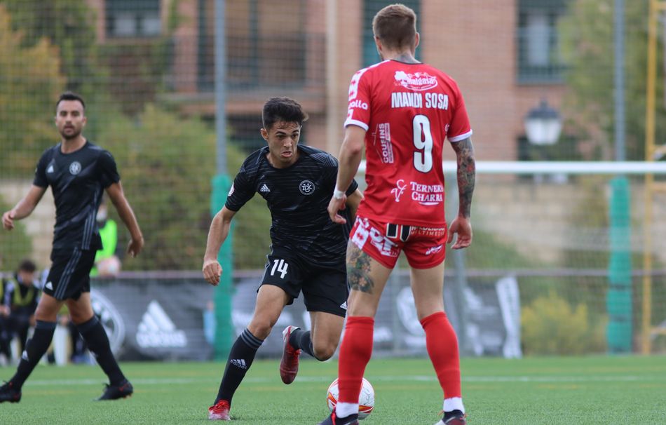 Mandi, jugador de Unionistas, en una acción del encuentro del domingo ante el DUX. Foto DUX Internacional de Madrid