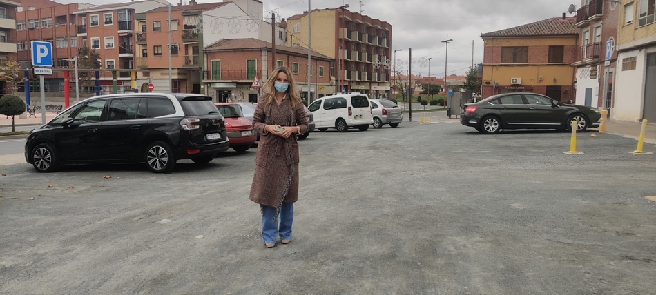 La concejala Marta Labrador, en el aparcamiento ubicado en la Plaza del Ángel