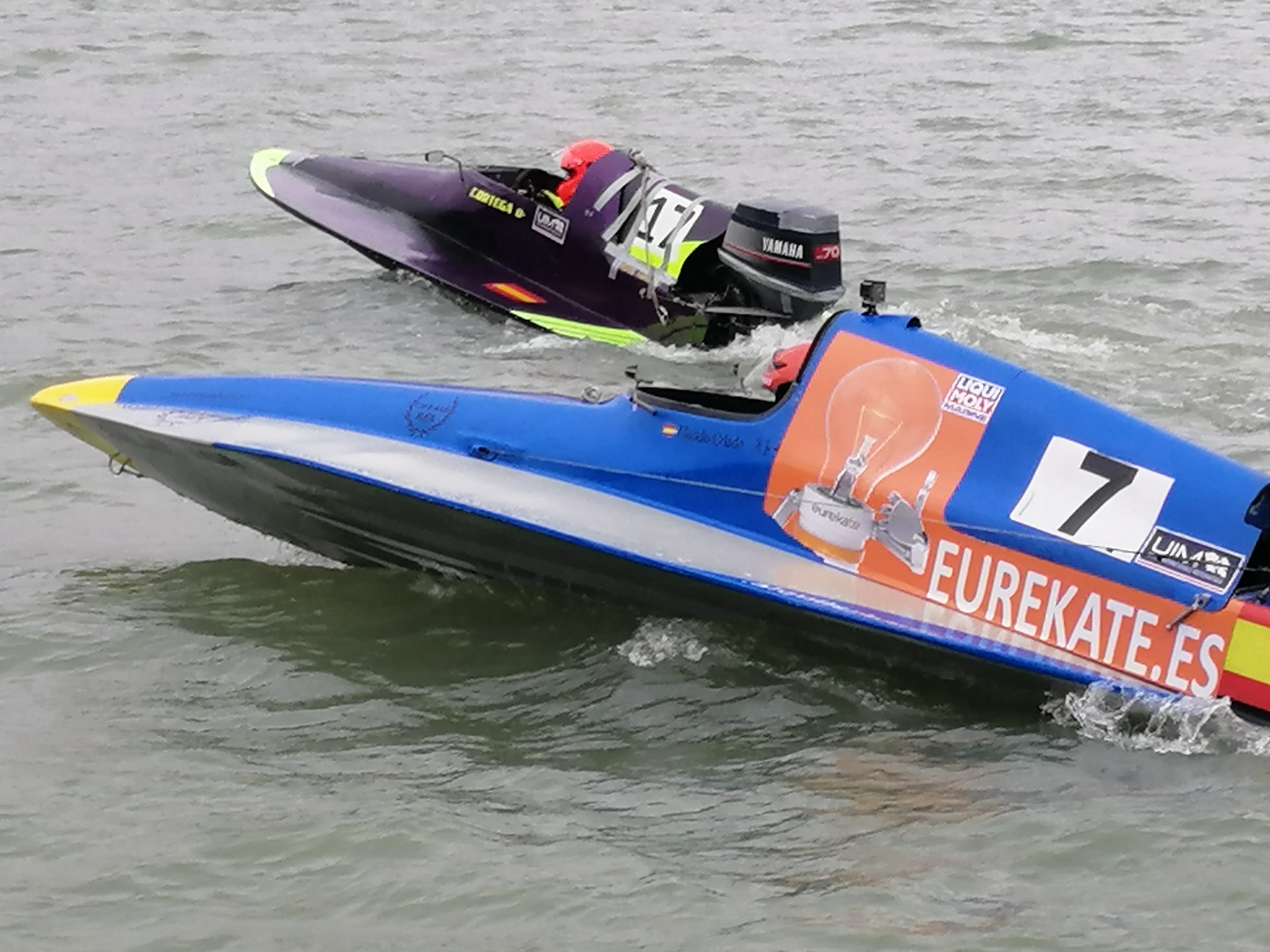 Claudia, en su lancha